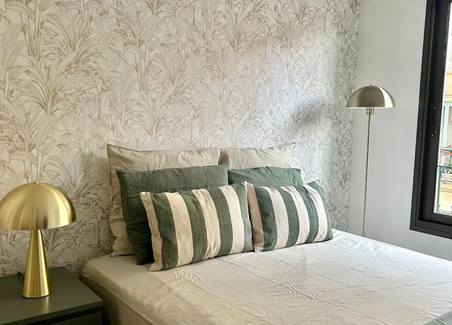 Menton Carre D'Or - Private Garage Apartment